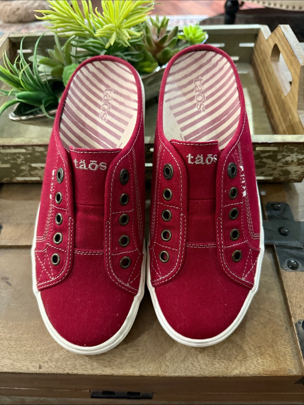 Taos Footwear Red Canvas Slip-On Mules